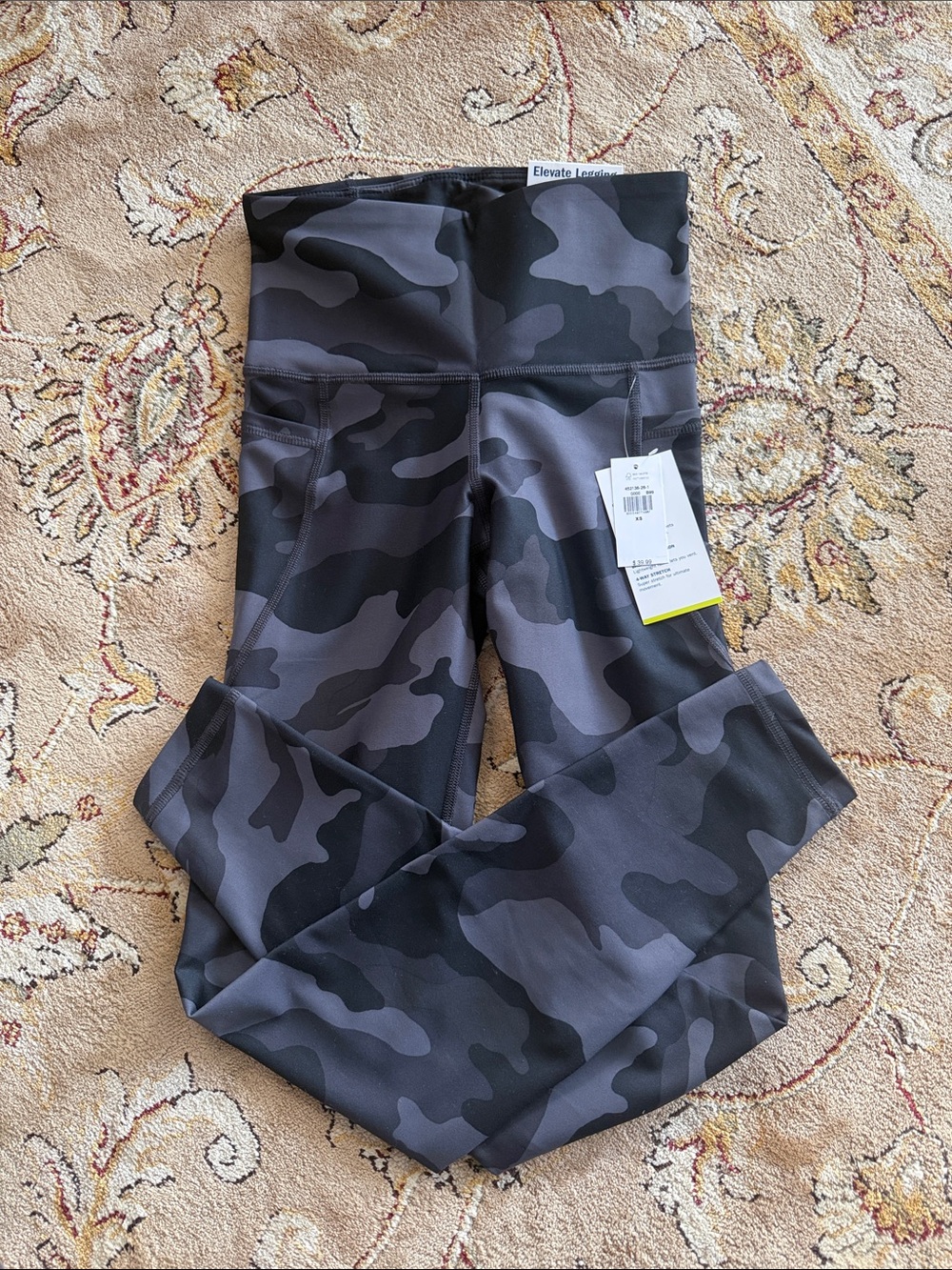 NWT Old Navy Gray & Black Camo High-Rise Leggings